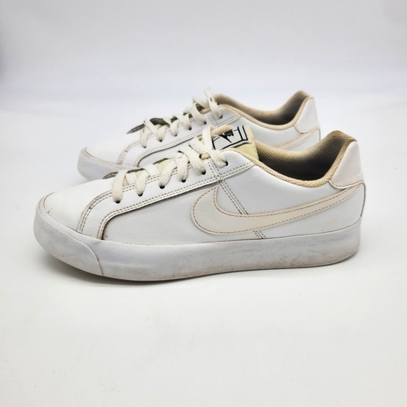 Nike Shoes Women 8 Court Royale Sneakers White A02810-102 Low Top Leather 2019 - Picture 1 of 12